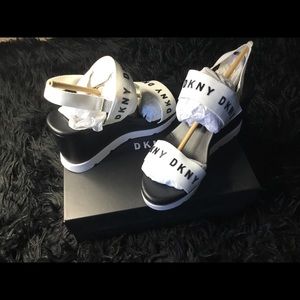 DKNY WEDGED SANDALS